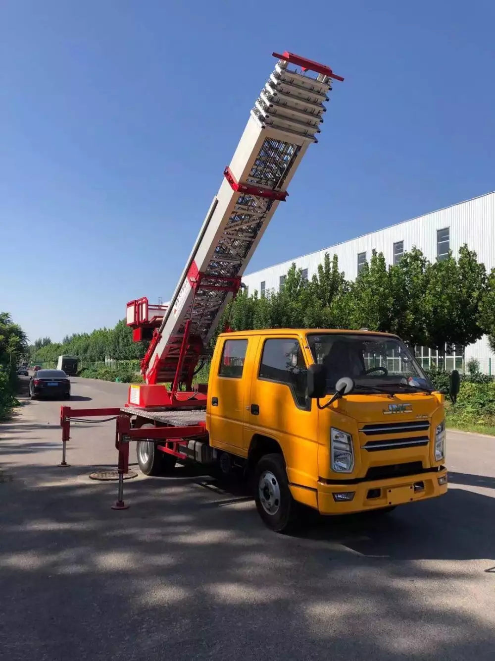 新村镇附近的云梯车出租服务：轻松解决高空作业需求